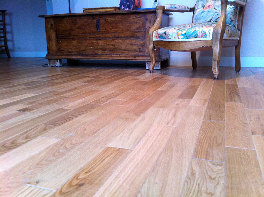 Pose de parquet neuf dans un salon