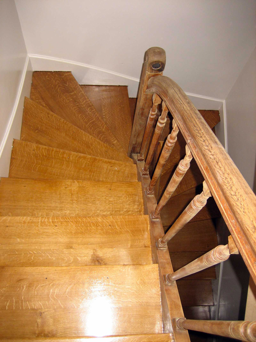 Pose de parquet dans des escaliers